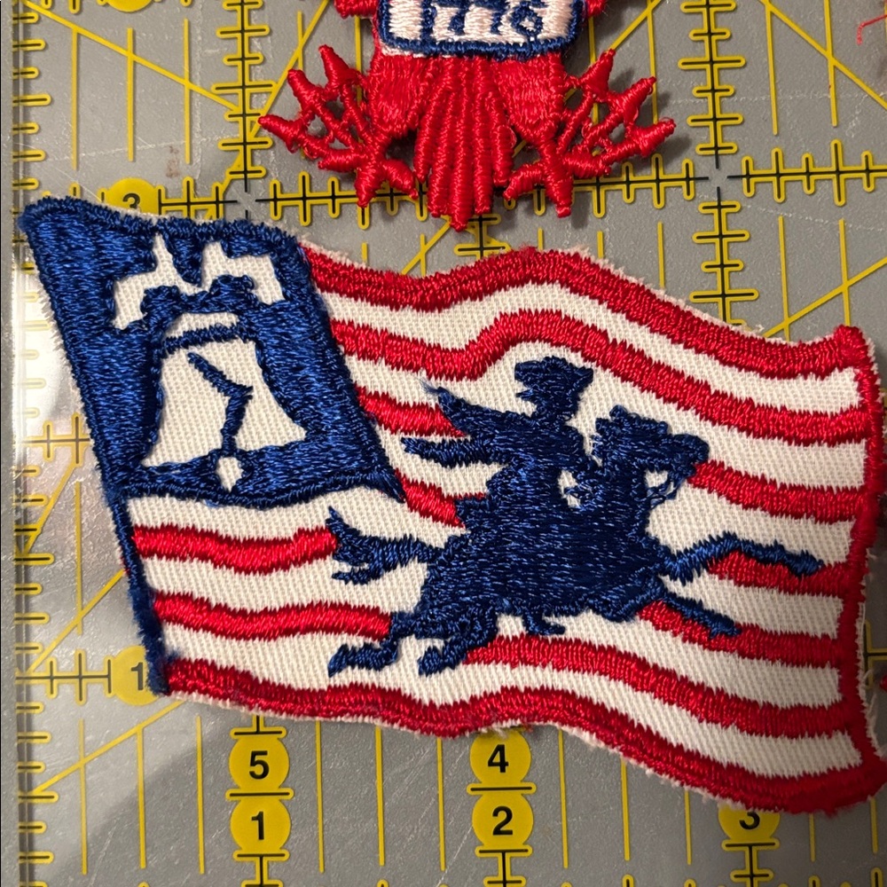 Vintage Set of 4 1976 Bicentennial Embroidered Patches - Picture 4 of 6